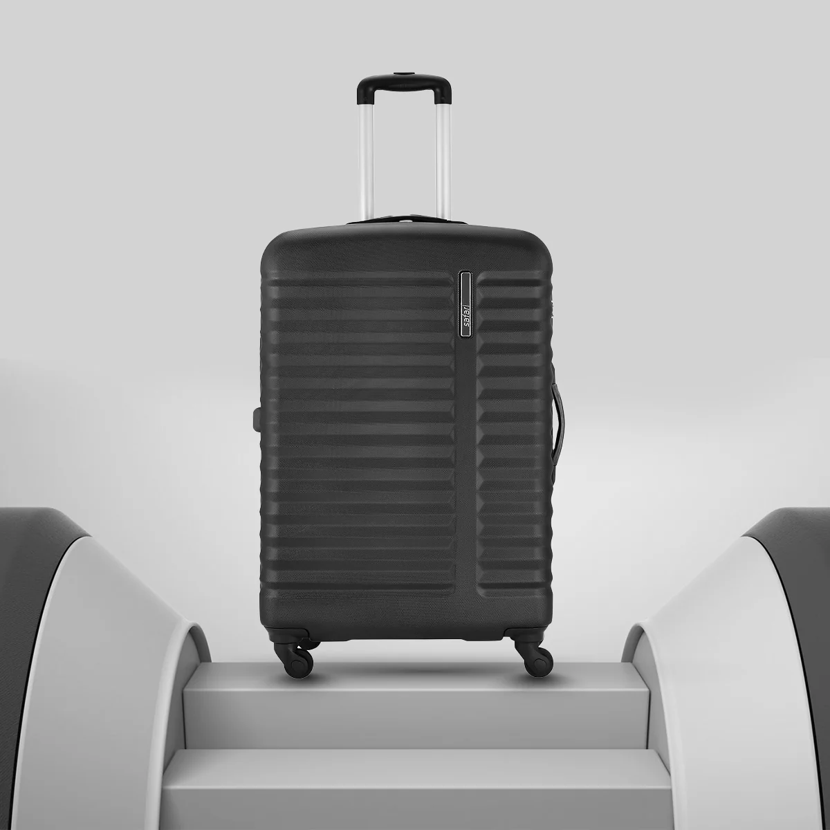 Safari Aerodyne Black Lightweight Trolley Bag with TSA Lock and Airline Compliant Sizing - Image 9