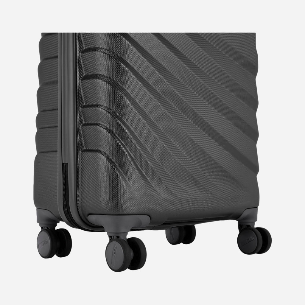 Safari Polaris Pro Castle Black Trolley Bag with TSA Lock, Dual wheels, Side Hooks and Wet Pouch - Image 14