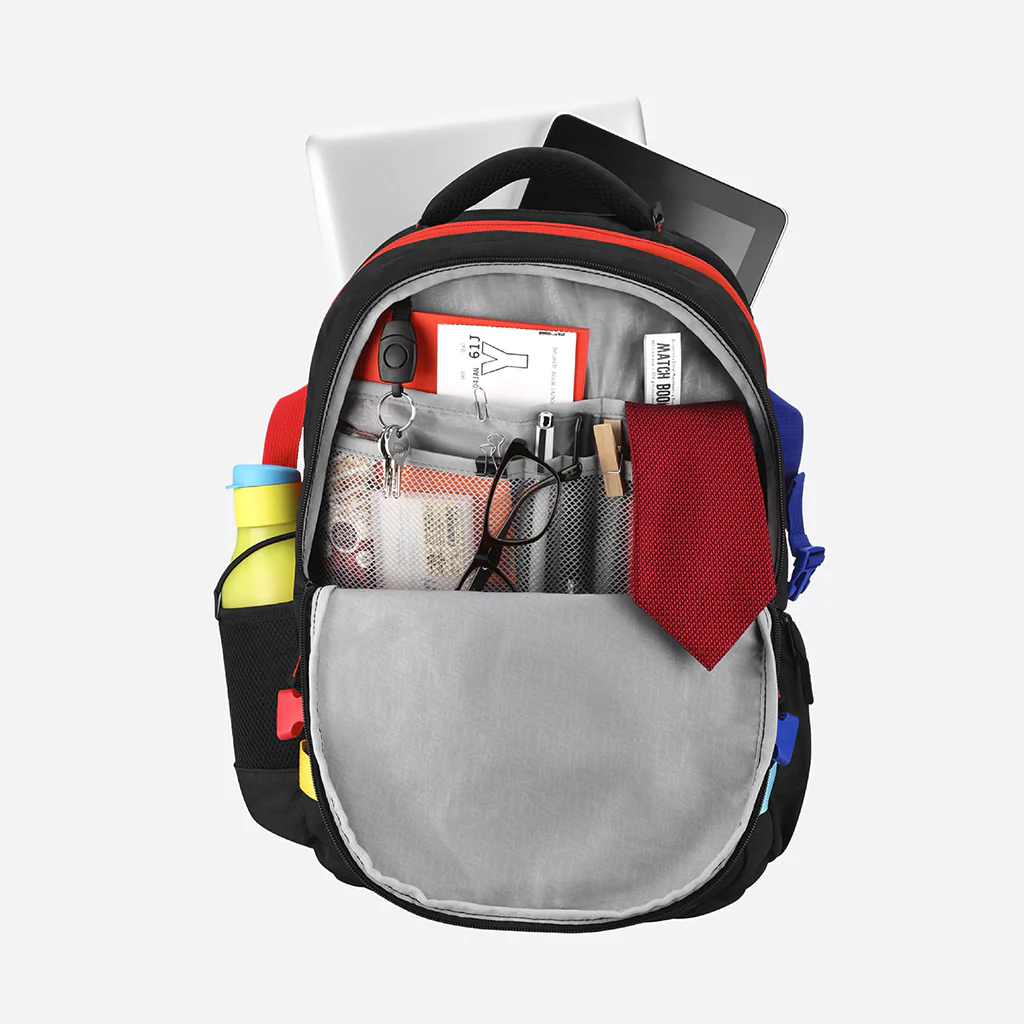 Safari Signature 30L Black Laptop Backpack with Raincover, Compression Straps, Carabiner and Detailed Interior - Image 4